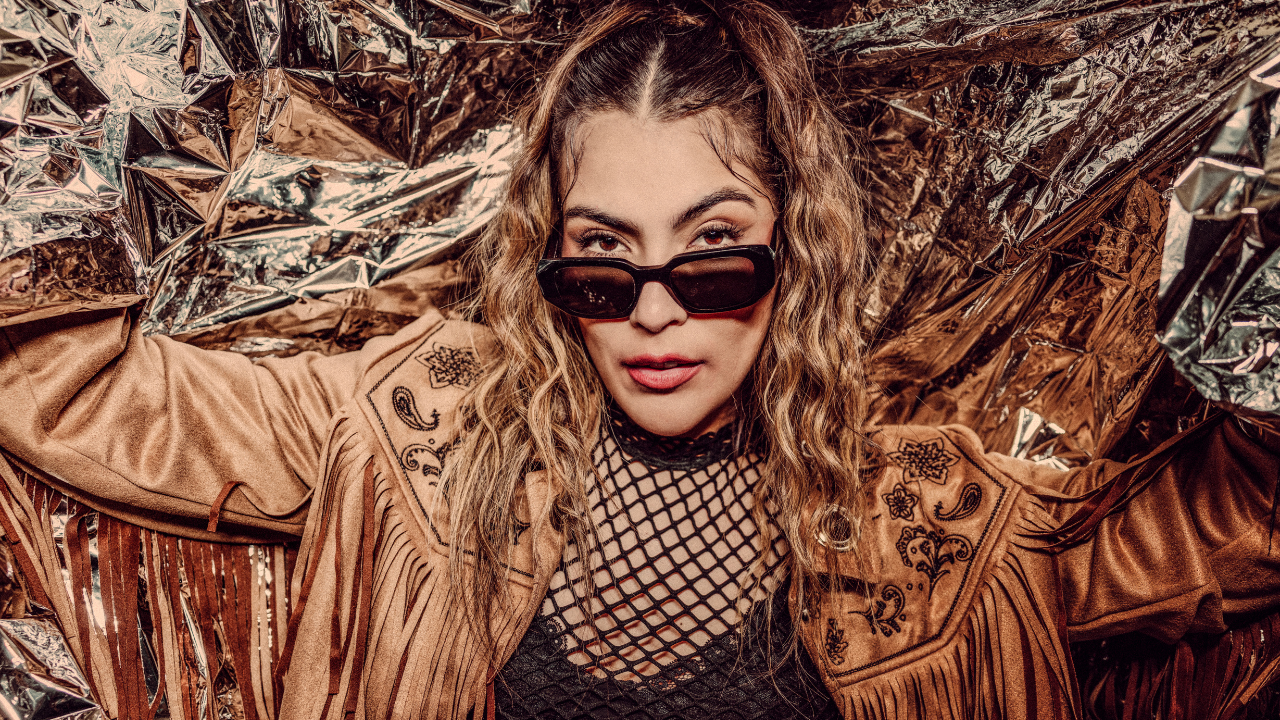 Karen Lizarazo lanza ‘De Amor Nadie Se Muere’, su íntimo álbum con colaboraciones de alto nivel